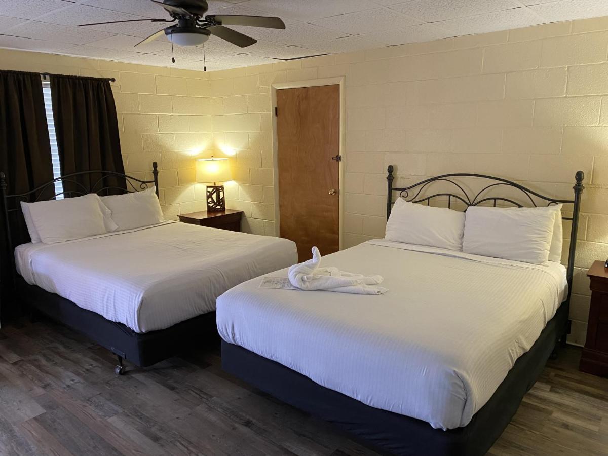 Ji11, Queen Guest Room At The Joplin Inn At The Entrance To Mountain Harbor Resort Hotel Room Mount Ida Екстер'єр фото