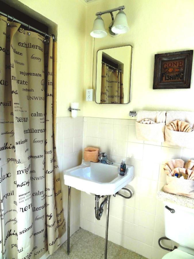 Ji11, Queen Guest Room At The Joplin Inn At The Entrance To Mountain Harbor Resort Hotel Room Mount Ida Екстер'єр фото