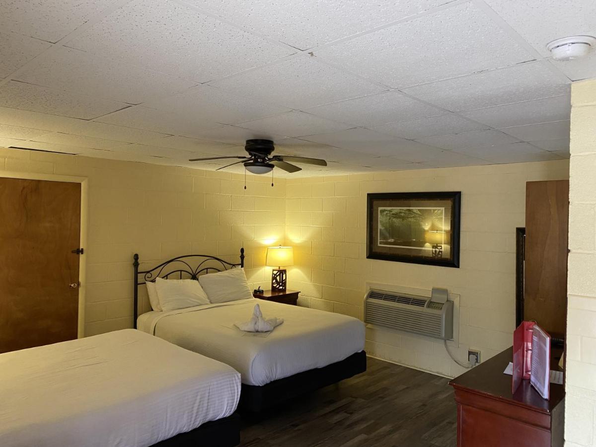 Ji11, Queen Guest Room At The Joplin Inn At The Entrance To Mountain Harbor Resort Hotel Room Mount Ida Екстер'єр фото